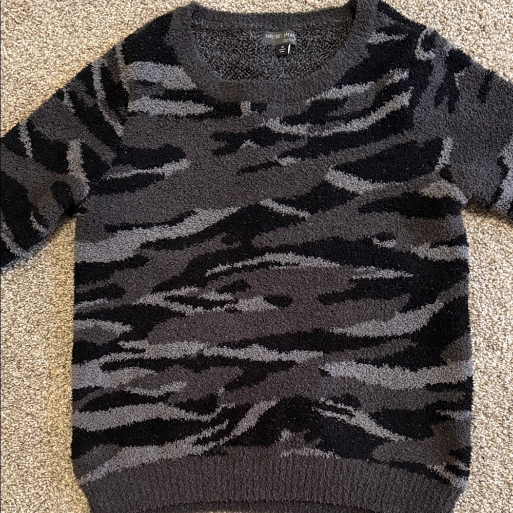 Women’s Barefoot Dreams NWT Black and Gray Cameo Sweater